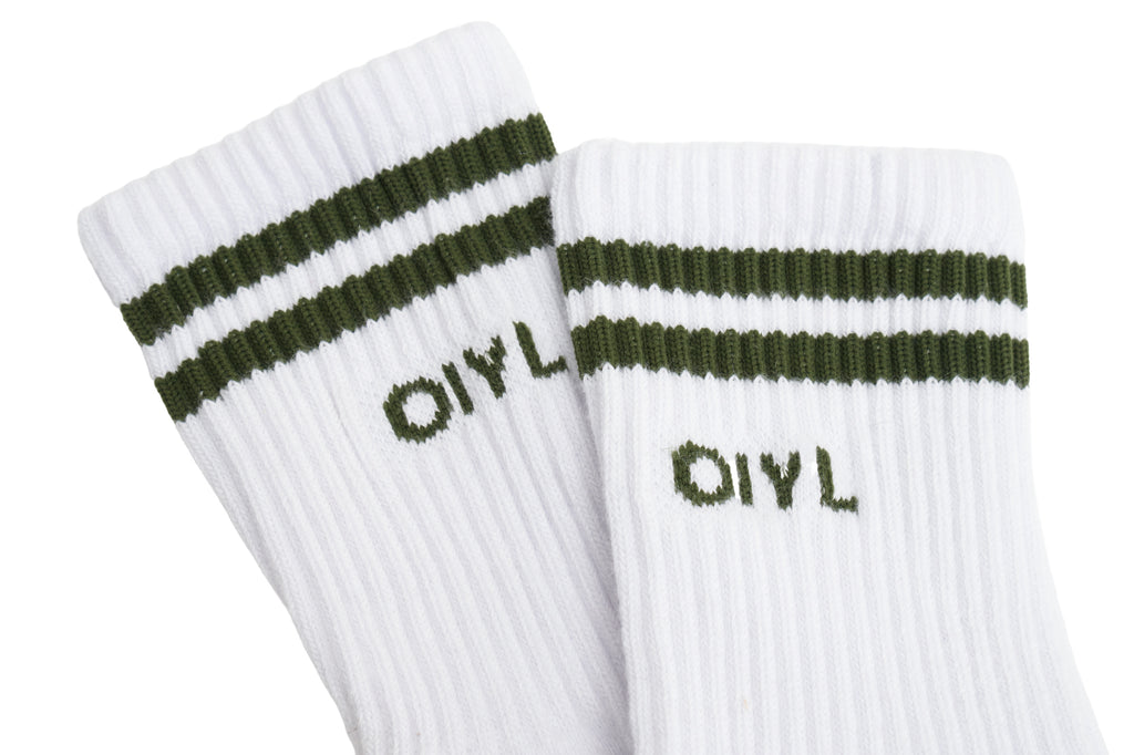 MEIA SPORTY BRANCA COM LISTRAS E LOGO VERDE MILITAR