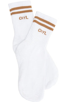 MEIA SPORTY BRANCA COM LISTRAS E LOGO CARAMELO