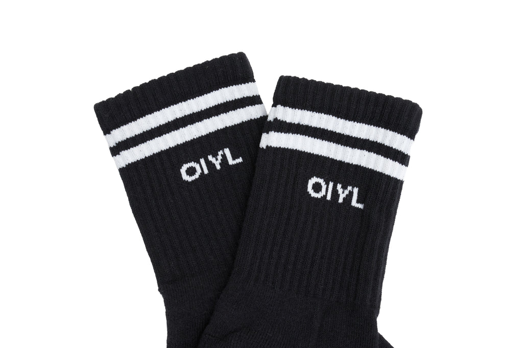 MEIA SPORTY PRETA COM LISTRAS E LOGO BRANCA